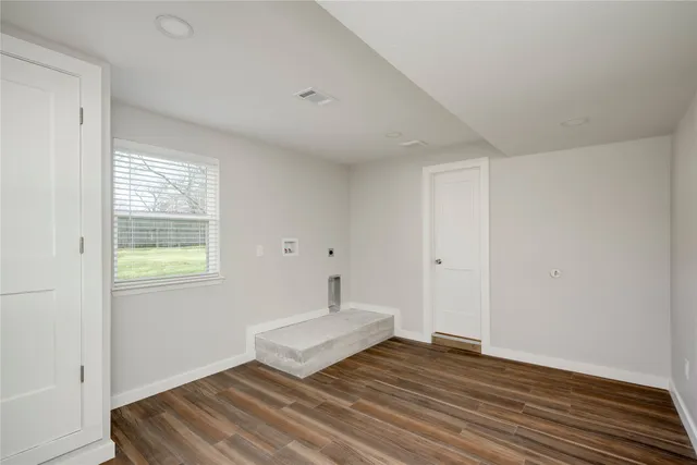 $2,095 | 809 North West Street, Burnet, TX 78611