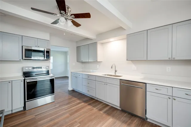 $2,095 | 809 North West Street, Burnet, TX 78611