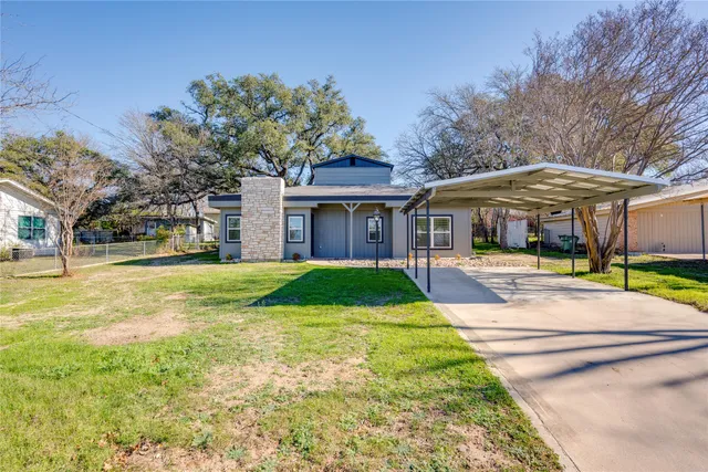 $2,095 | 809 North West Street, Burnet, TX 78611