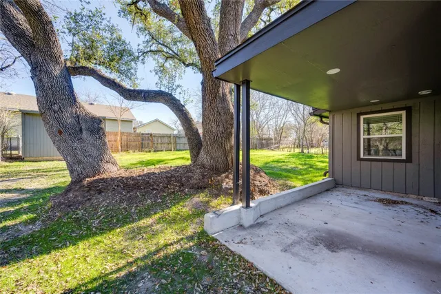 $2,195 | 809 North West Street, Burnet, TX 78611