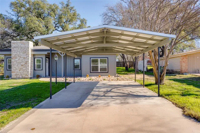 $2,095 | 809 North West Street, Burnet, TX 78611