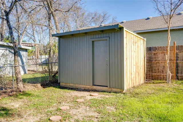 $2,195 | 809 North West Street, Burnet, TX 78611