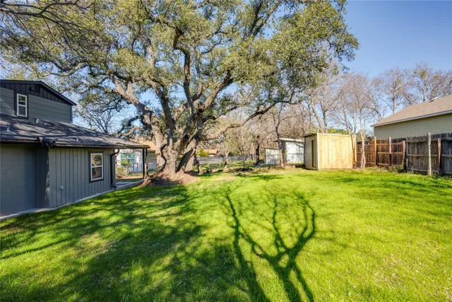 $2,195 | 809 North West Street, Burnet, TX 78611