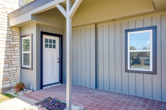 $2,095 | 809 North West Street, Burnet, TX 78611