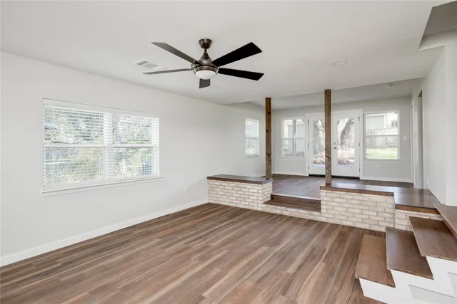 $2,095 | 809 North West Street, Burnet, TX 78611