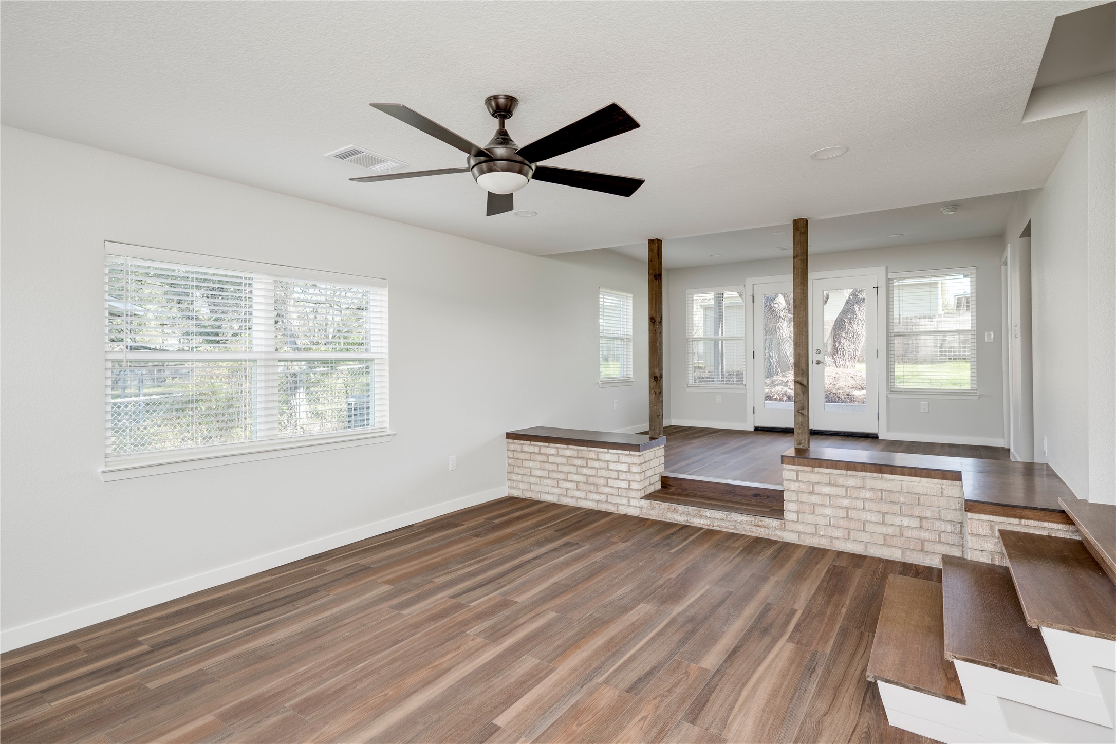809 North West Street Burnet, TX 78611 - Photo 7 of 40 a living room with furniture and wooden floor