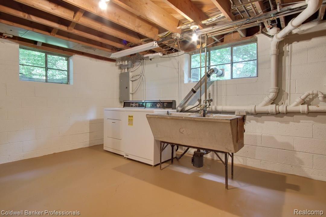 1439 Gracedale Drive Rochester, MI 48309 - Photo 26 of 32 1439-Gracedale-026.jpg