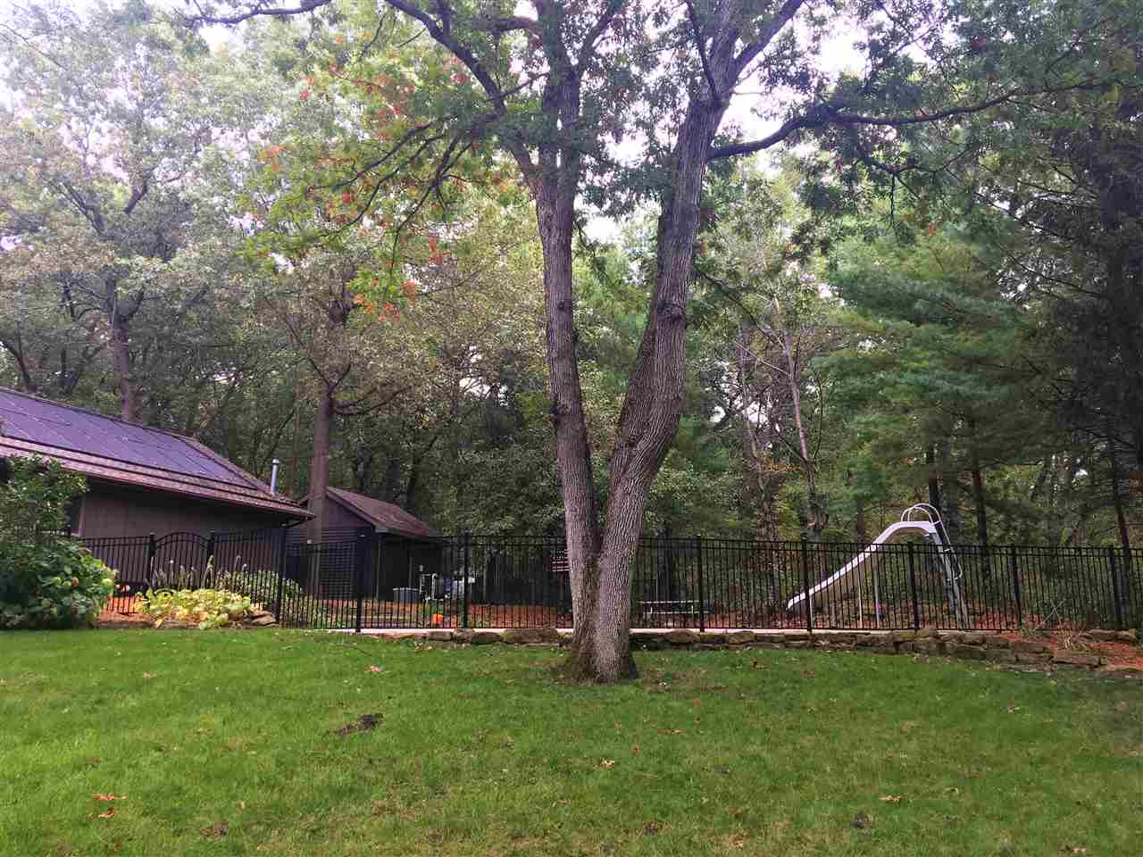 810 East Old Wagon Road Byron, IL 61010 - Photo 21 of 25 a backyard of a house with table and chairs