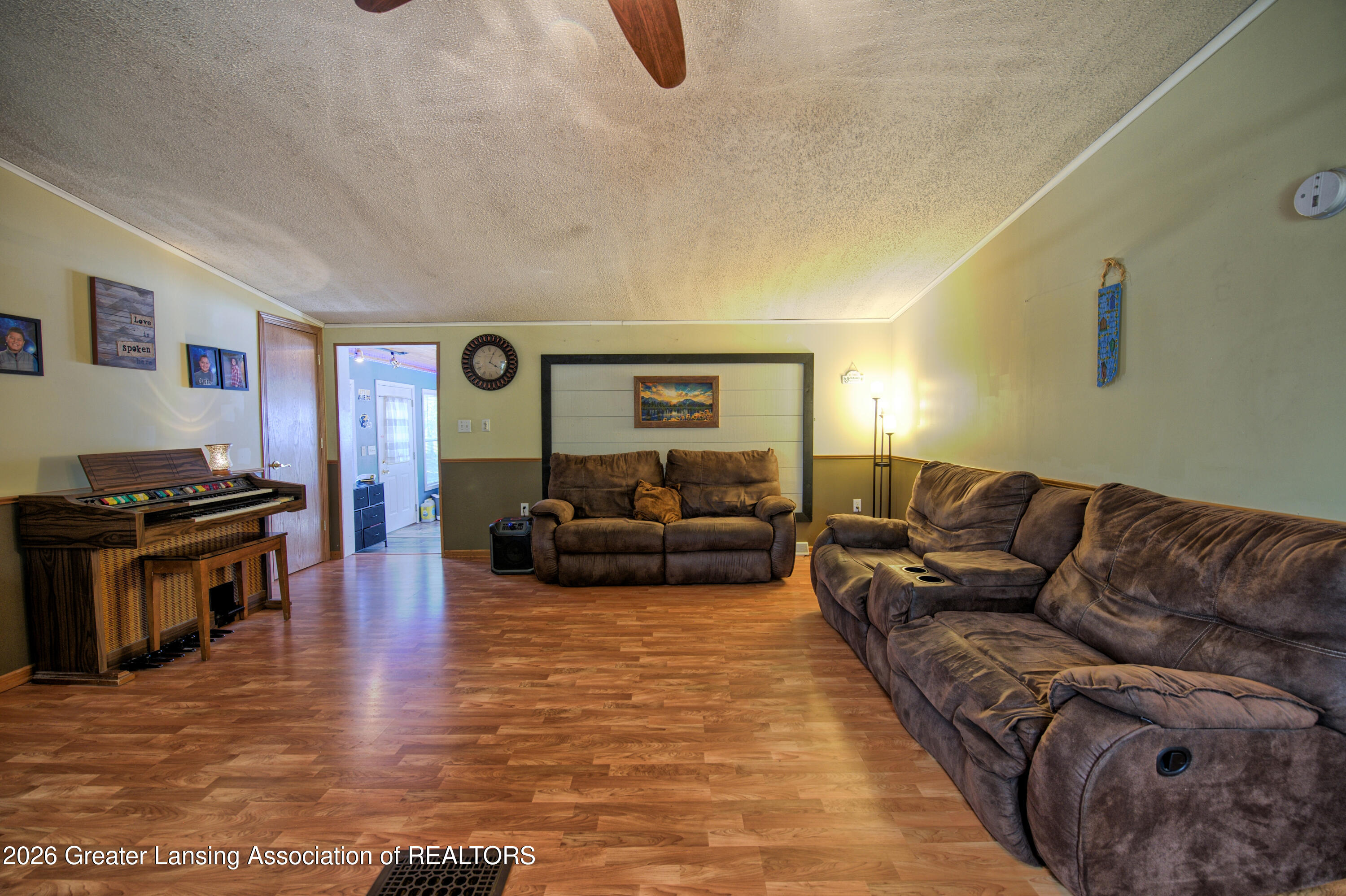 4065 South Lyons Road Lyons, MI 48851 - Photo 4 of 58 Living room