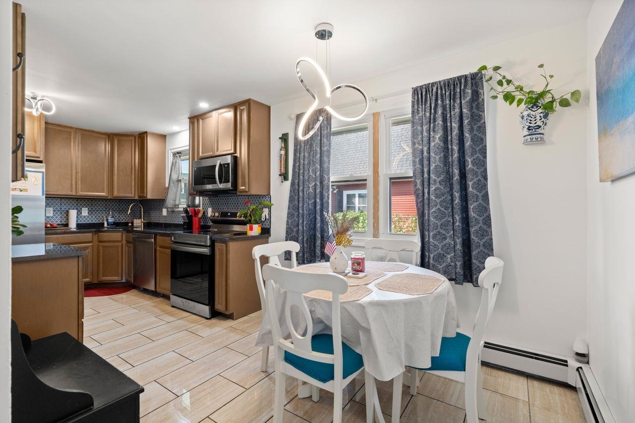 416 Cilley Road Manchester, NH 03103 - Photo 3 of 33