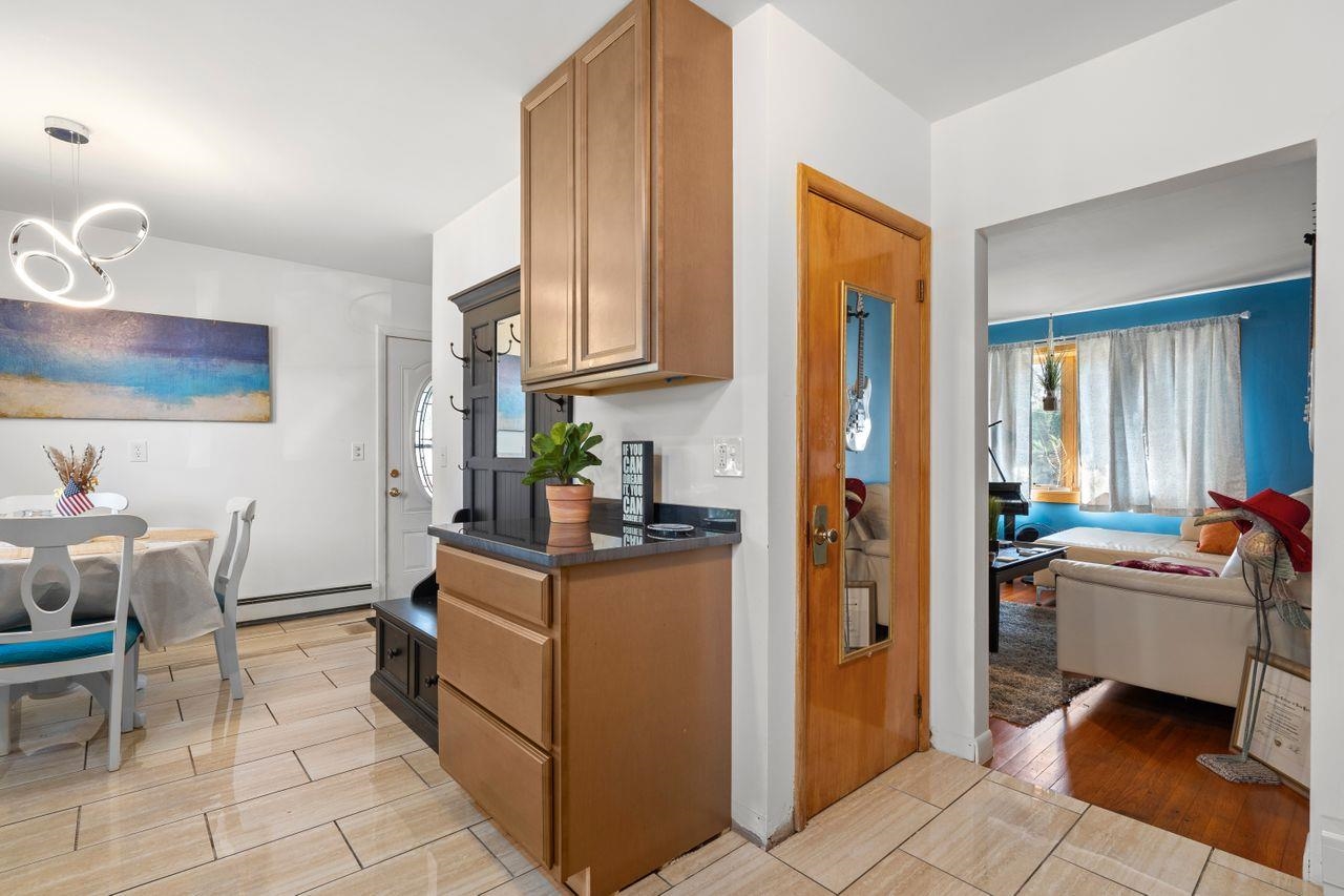 416 Cilley Road Manchester, NH 03103 - Photo 7 of 33