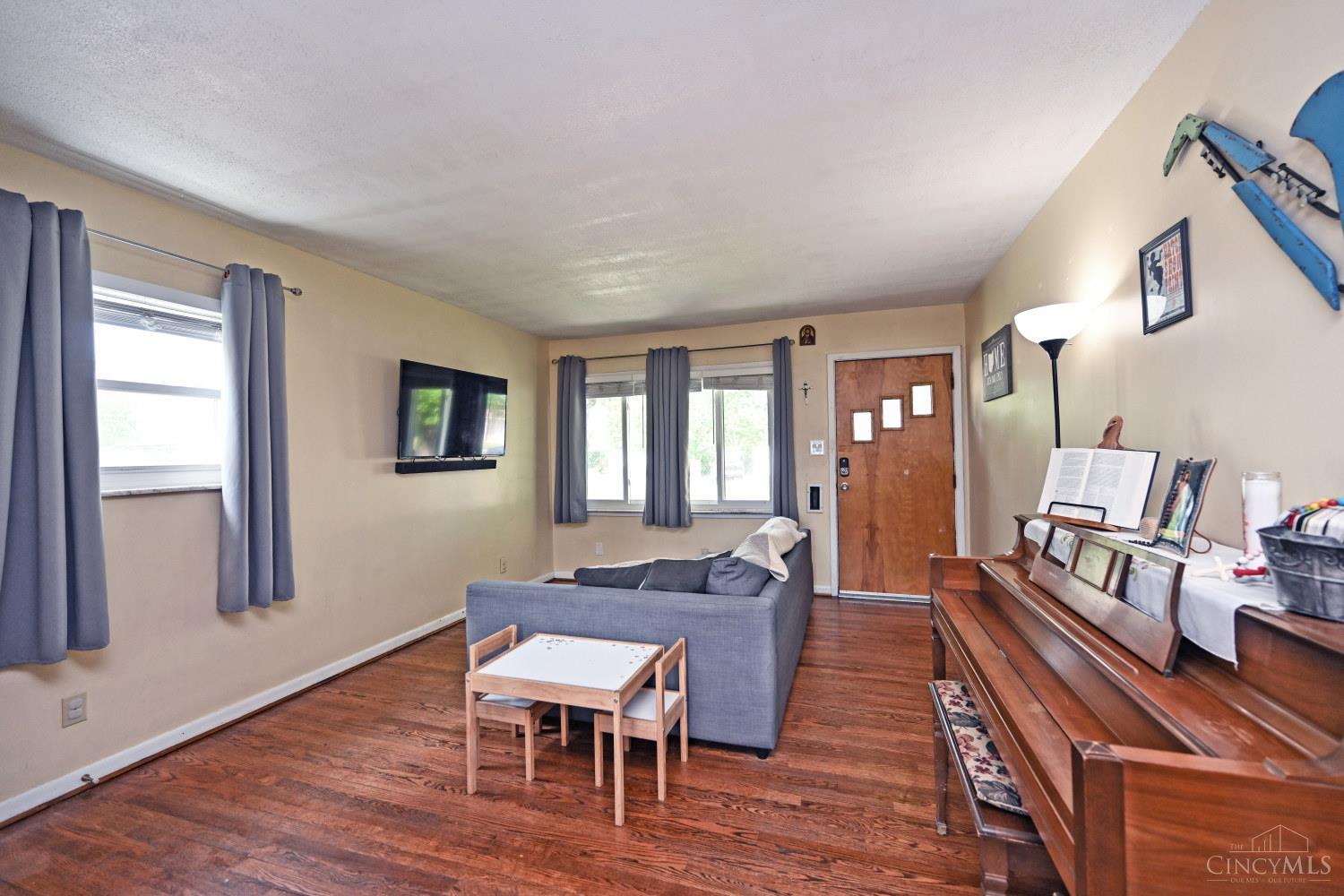 6910 Rutherford Court Cincinnati, OH 45239 - Photo 6 of 41 Gallery Image 6