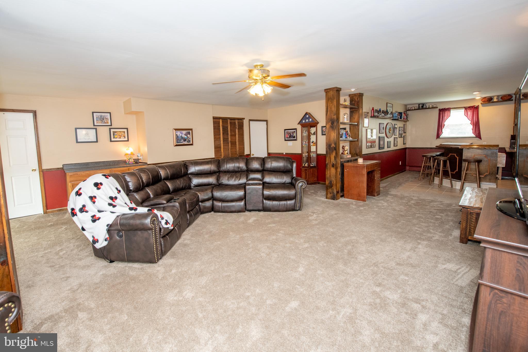1005 Tomlinson Road Philadelphia, PA 19116 - Photo 41 of 80 Large Family Room
