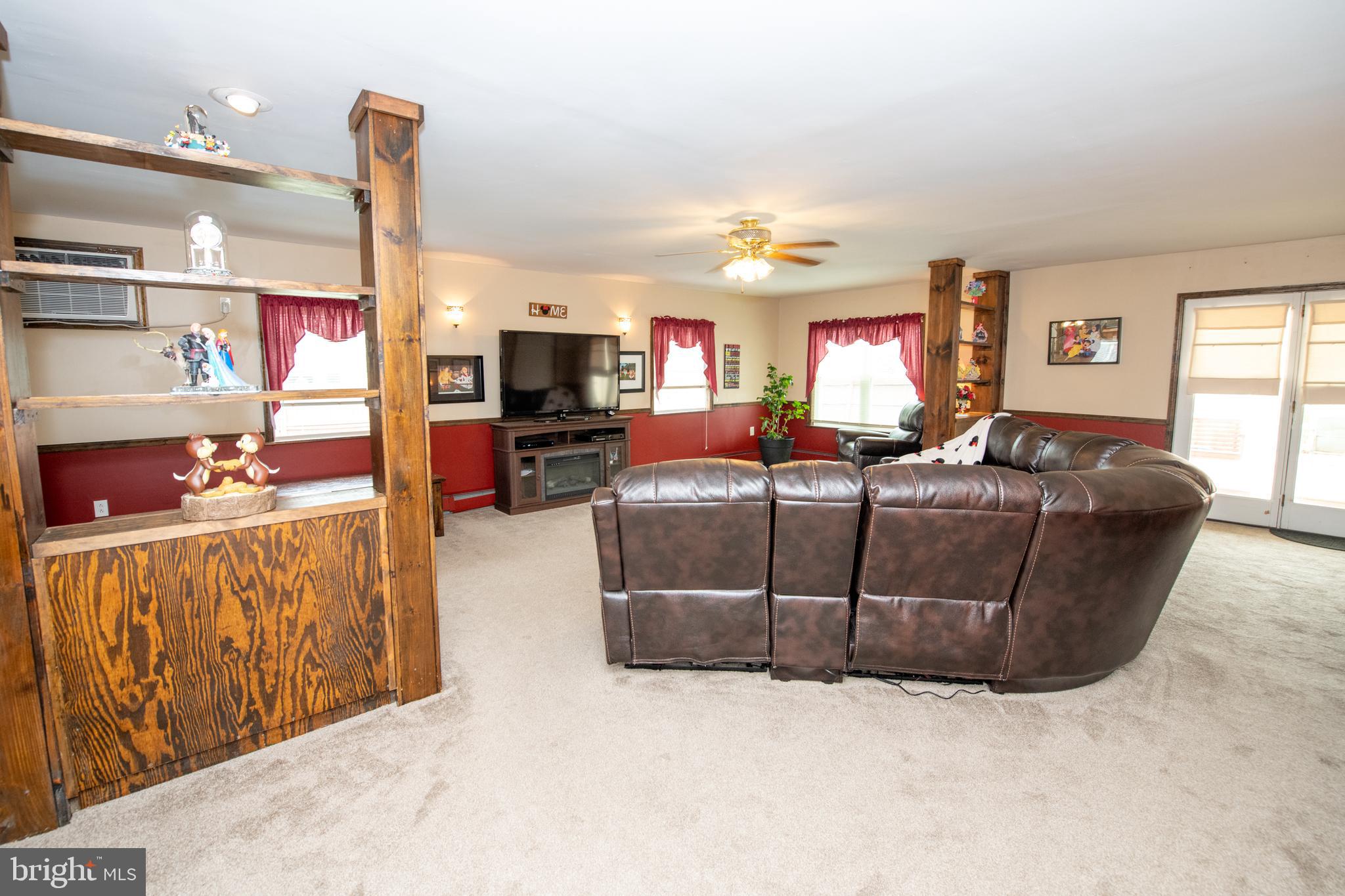1005 Tomlinson Road Philadelphia, PA 19116 - Photo 46 of 80 Large Family Room