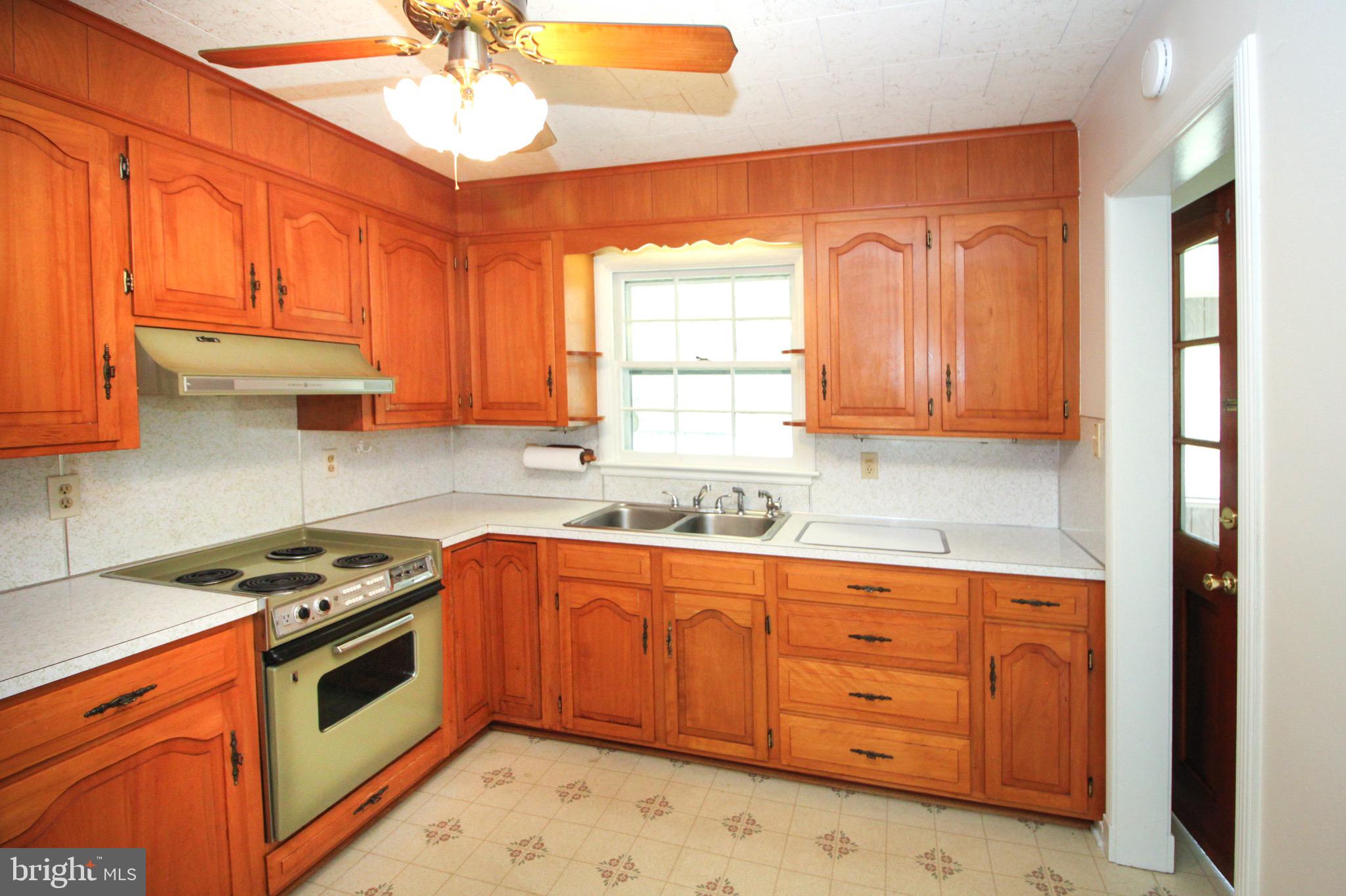 13505 Spriggs Road Hagerstown, MD 21742 - Photo 11 of 26 Kitchen