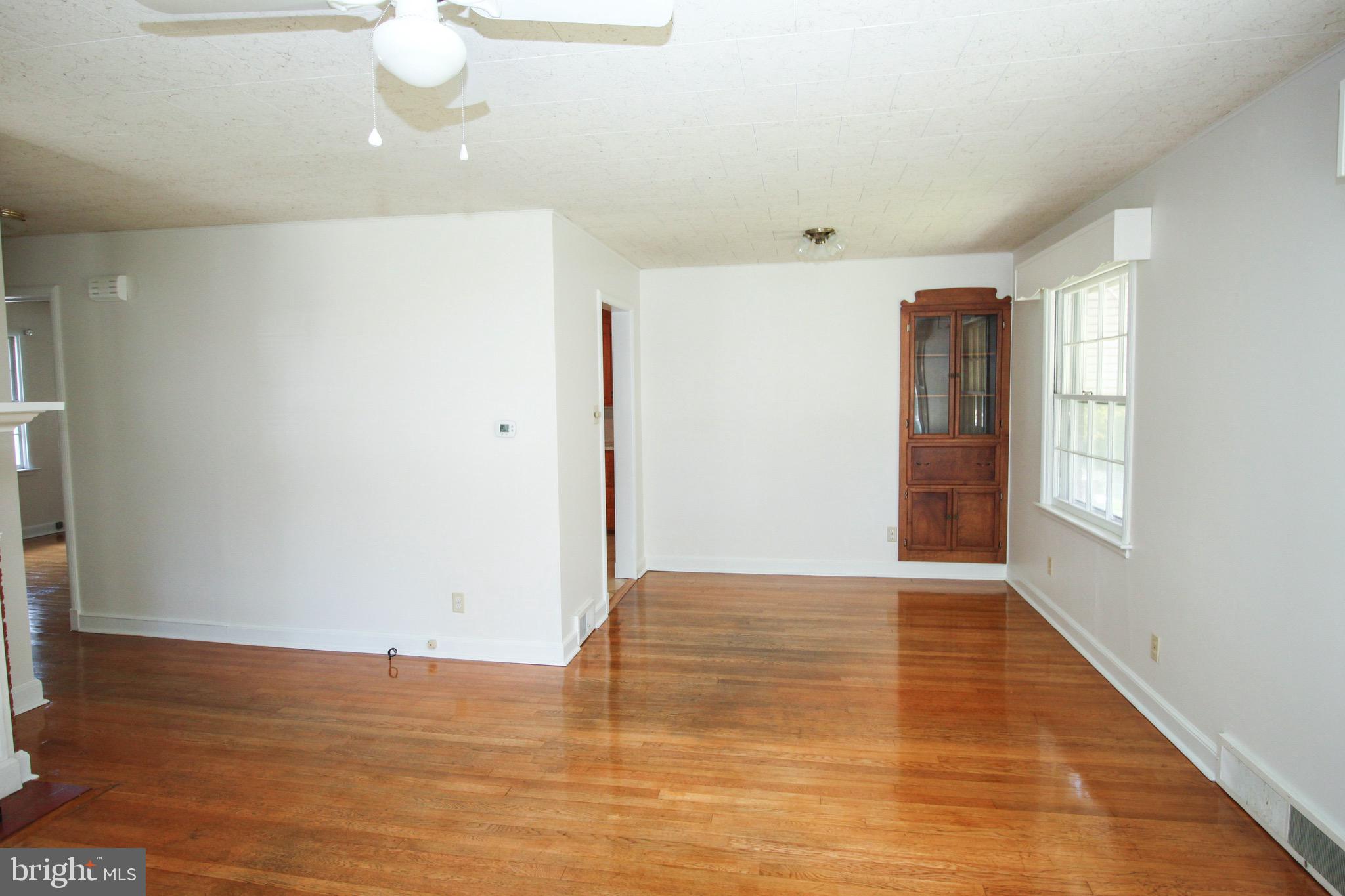 13505 Spriggs Road Hagerstown, MD 21742 - Photo 7 of 26 Dining Area with Built-In