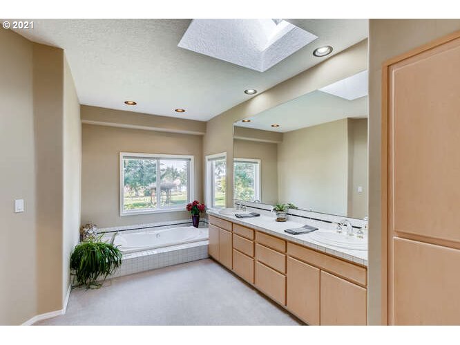 16433 South Ivel Road Beavercreek, OR 97004 - Photo 15 of 32 Gallery Image 15