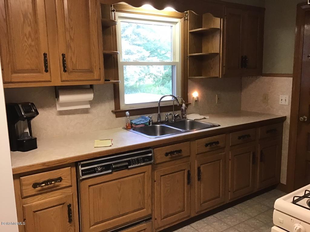 25 Oak Hill Road Pittsfield, MA 01201 - Photo 11 of 27 Kitchen