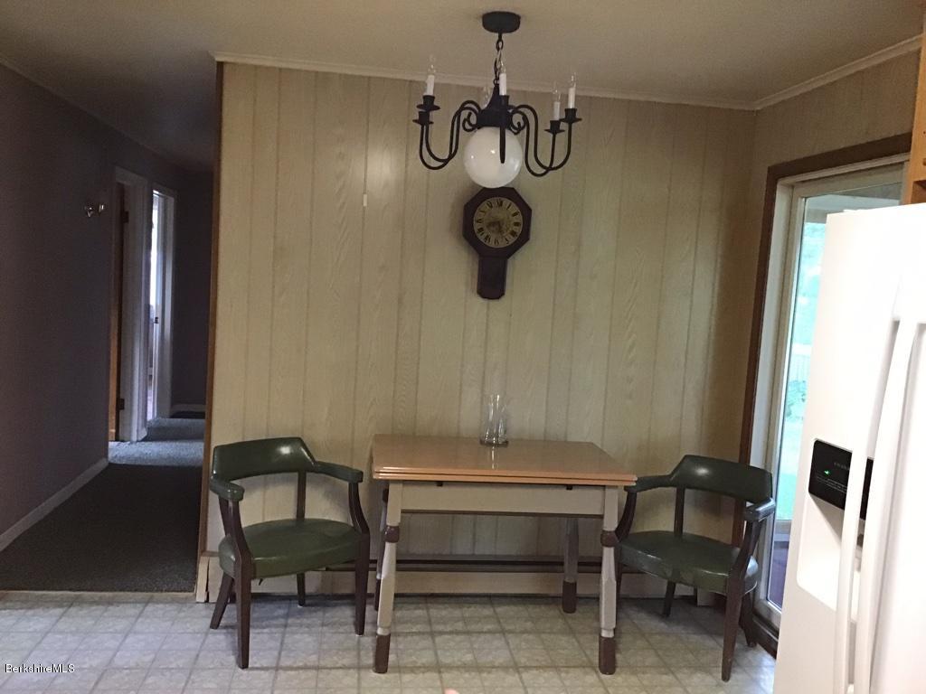 25 Oak Hill Road Pittsfield, MA 01201 - Photo 12 of 27 Eating area/kitchen