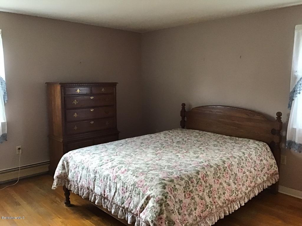 25 Oak Hill Road Pittsfield, MA 01201 - Photo 19 of 27 Master bedroom