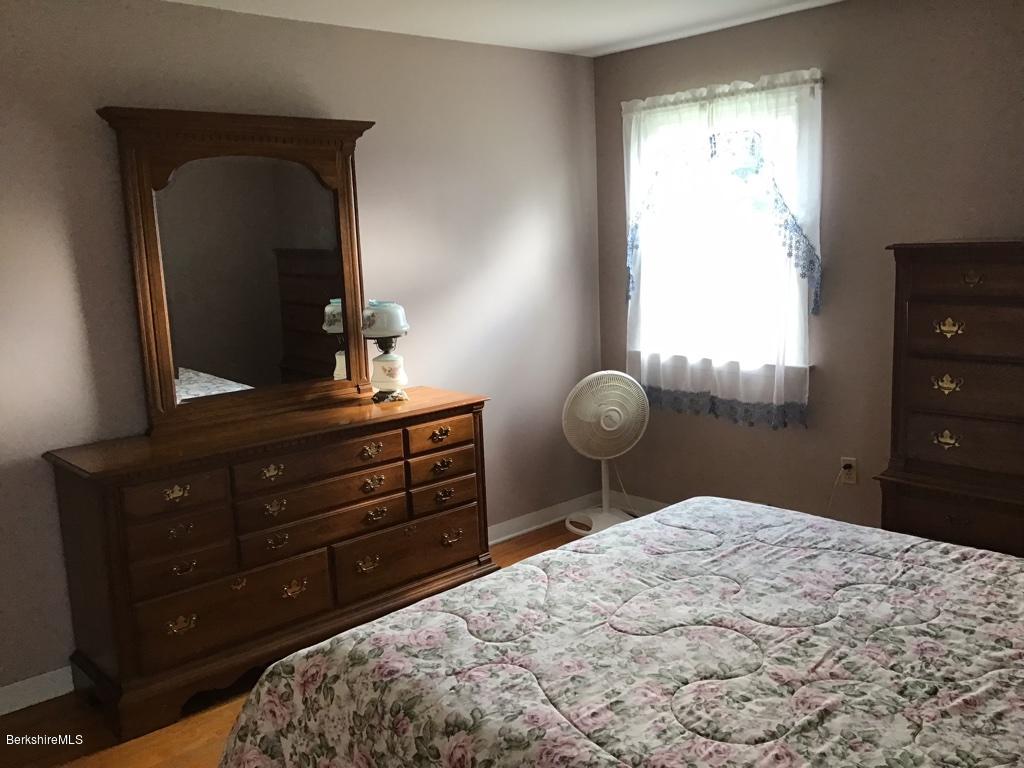 25 Oak Hill Road Pittsfield, MA 01201 - Photo 20 of 27 Master bedroom