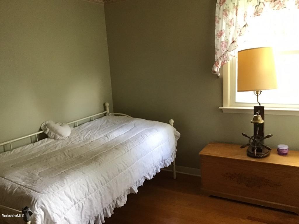 25 Oak Hill Road Pittsfield, MA 01201 - Photo 23 of 27 Bedroom 3