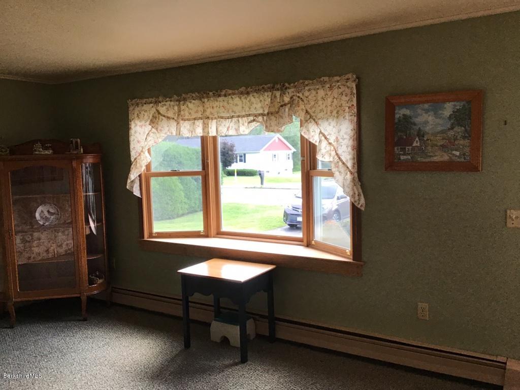 25 Oak Hill Road Pittsfield, MA 01201 - Photo 6 of 27 Living Room