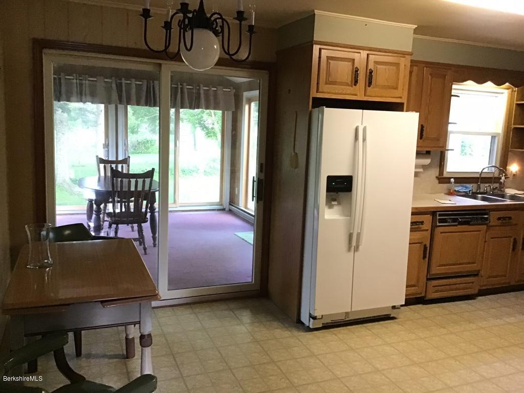 25 Oak Hill Road Pittsfield, MA 01201 - Photo 8 of 27 Kitchen/ Eating area