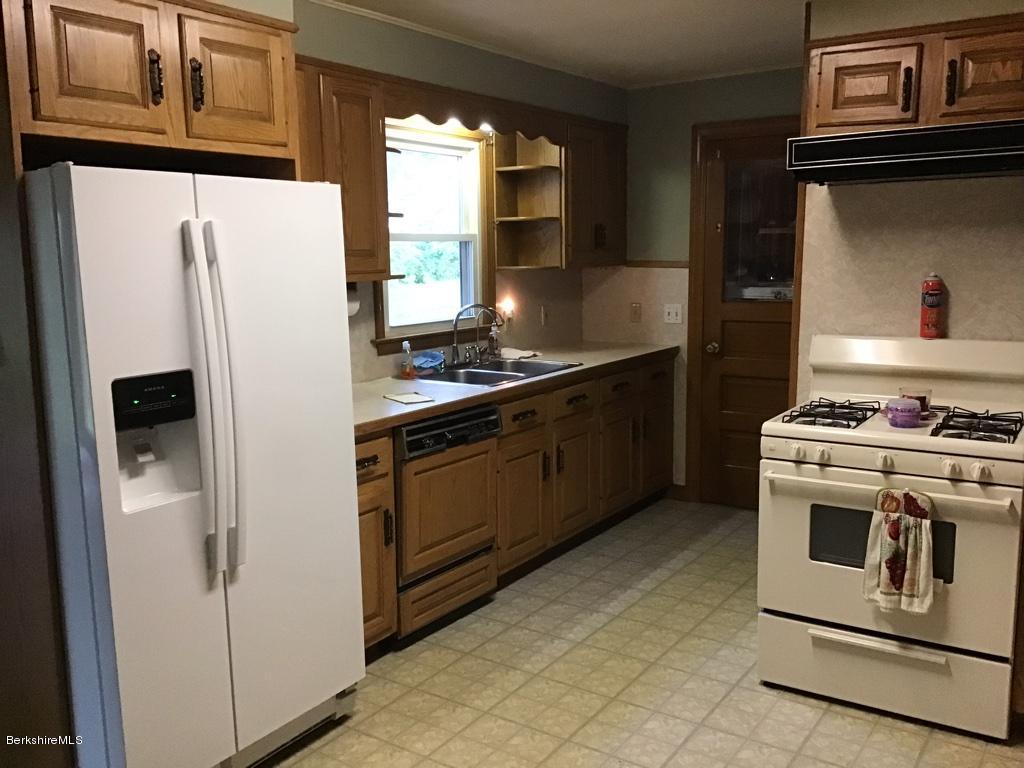 25 Oak Hill Road Pittsfield, MA 01201 - Photo 9 of 27 Kitchen