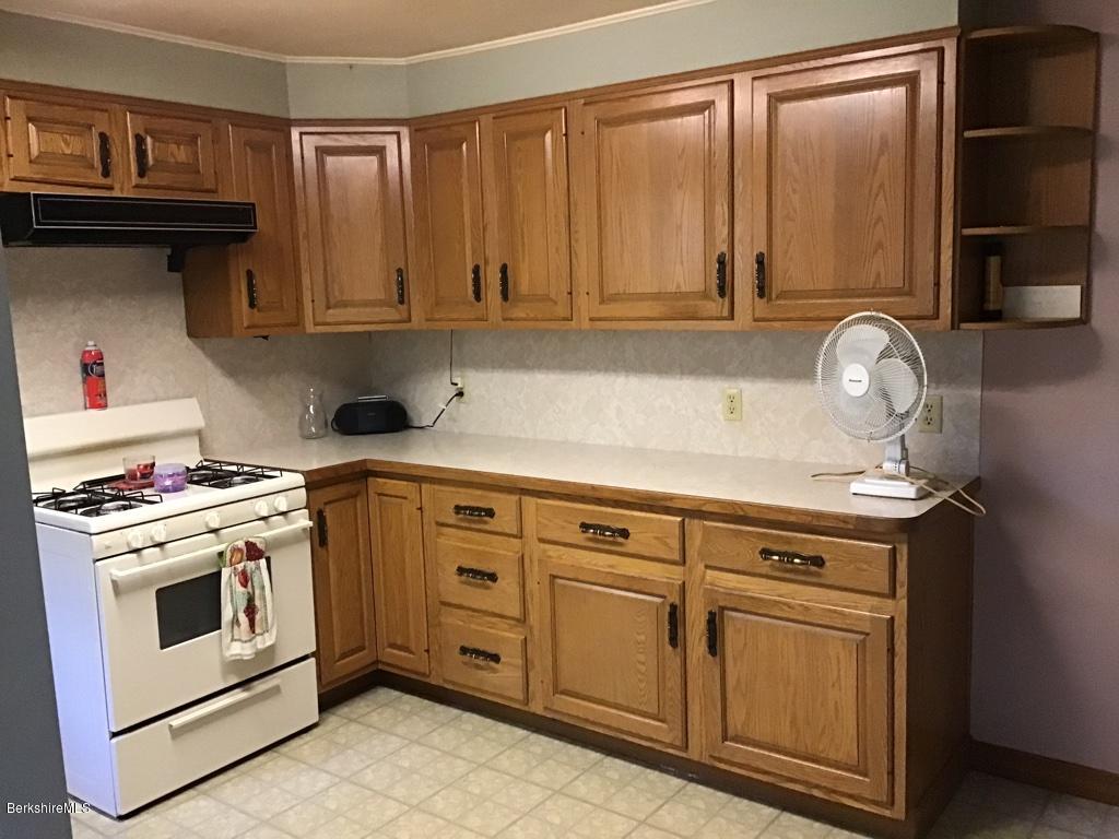 25 Oak Hill Road Pittsfield, MA 01201 - Photo 10 of 27 Kitchen