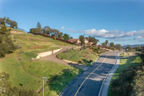 $699,000 | 3725 Skyfarm Drive, Santa Rosa, CA 95403