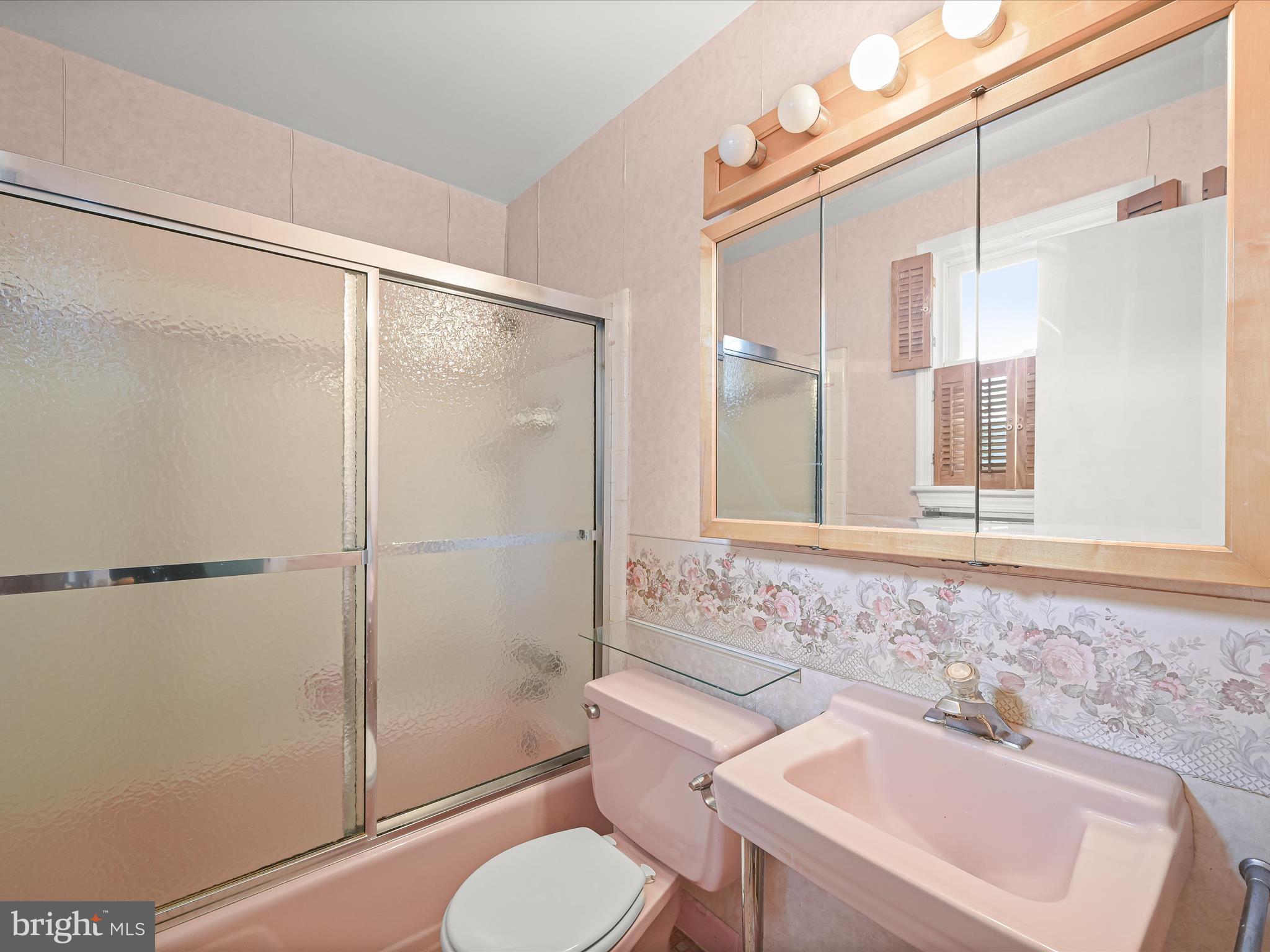 13205 Glenhill Road Silver Spring, MD 20904 - Photo 18 of 49 Primary Bath
