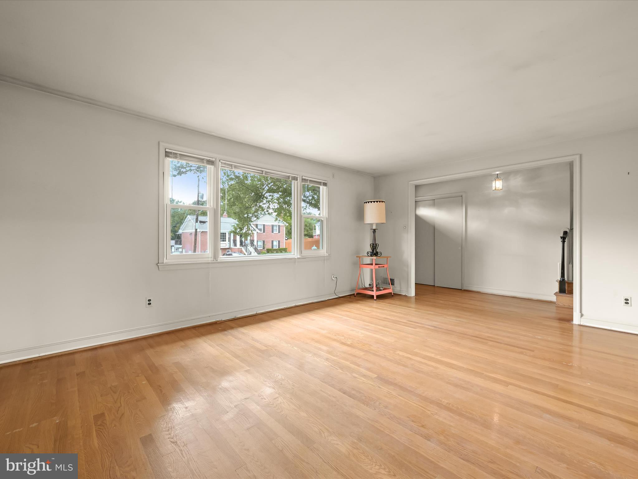 13205 Glenhill Road Silver Spring, MD 20904 - Photo 5 of 49 Living Room