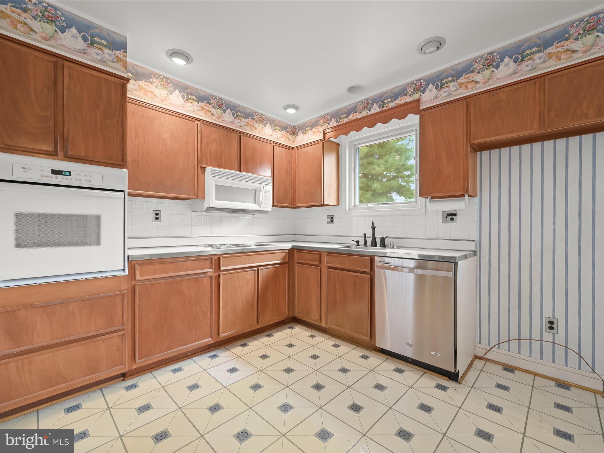 13205 Glenhill Road Silver Spring, MD 20904 - Photo 10 of 49 Kitchen