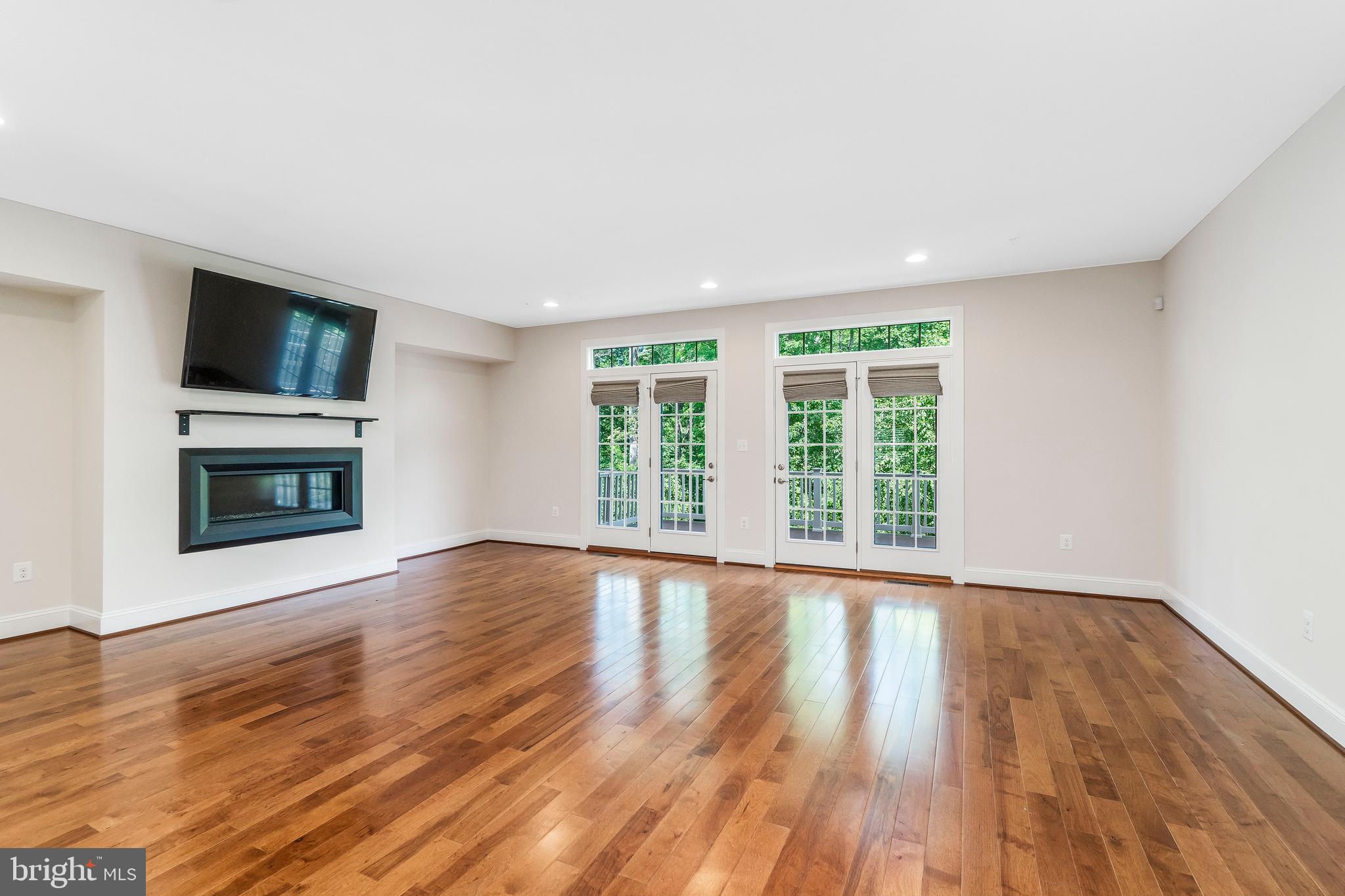 150 Merrimack Way Arnold, MD 21012 - Photo 3 of 39