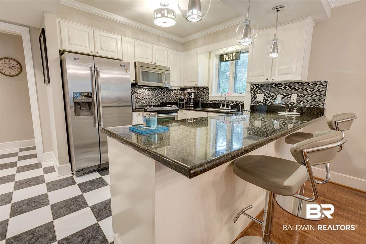 110 Fairhope Avenue, Unit 7 Fairhope, AL 36532 - Photo 4 of 26