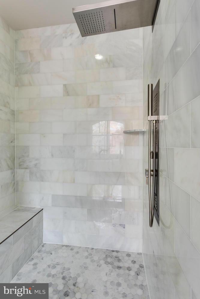 7001 Churchill Road McLean, VA 22101 - Photo 21 of 30 Bath (Master)