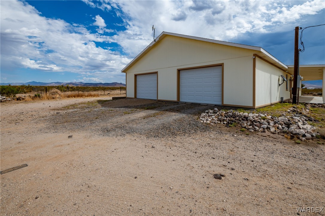 4055 Ramon Drive Golden Valley, AZ 86413 - Photo 22 of 45 Garage