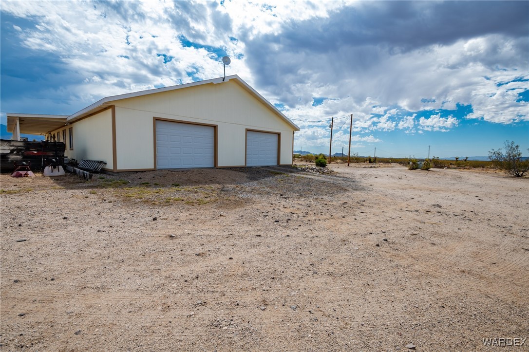 4055 Ramon Drive Golden Valley, AZ 86413 - Photo 23 of 45 Garage