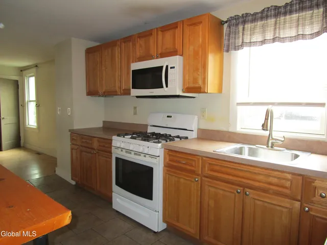 $1,300 | 1303 8th Avenue, Watervliet, NY 12189