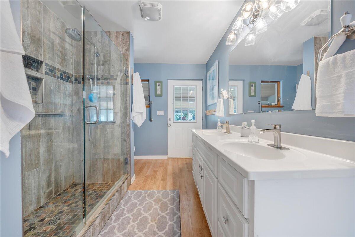 385 Sunny Ridge Road Northeast Floyd, VA 24091 - Photo 22 of 50 Master Bath