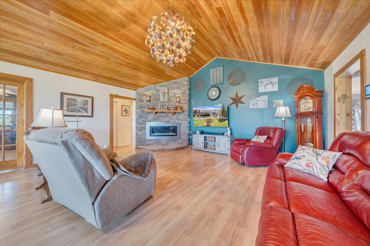 385 Sunny Ridge Road Northeast Floyd, VA 24091 - Photo 6 of 50 G