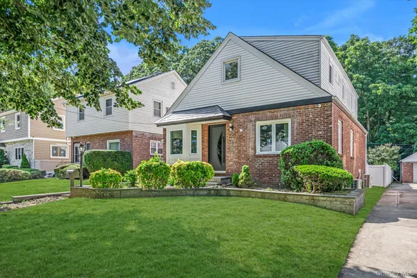 $1,395,000 | 206-15 Richland Avenue | Oakland Gardens
