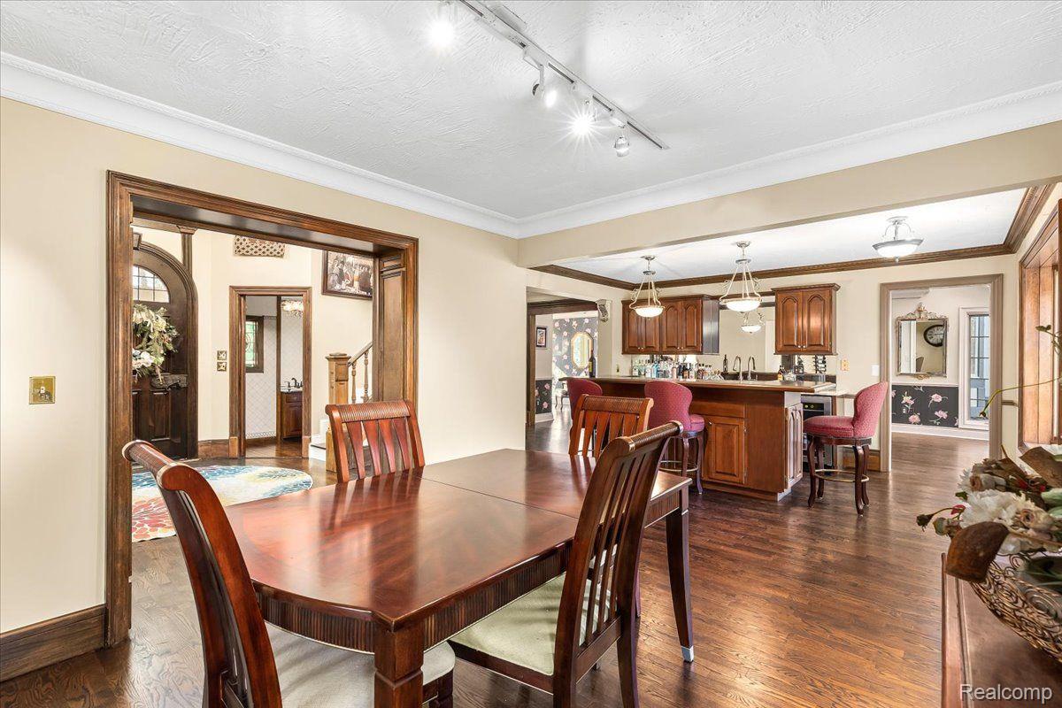 5155 Inkster Road Bloomfield Hills, MI 48302 - Photo 12 of 50 Gathering Area open to Wet Bar.