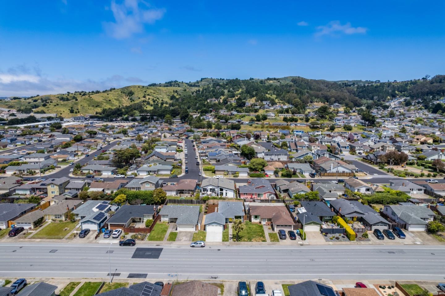 675 Linda Mar Boulevard Pacifica, CA 94044 - Photo 40 of 44 an aerial view of residential houses with outdoor space and street view