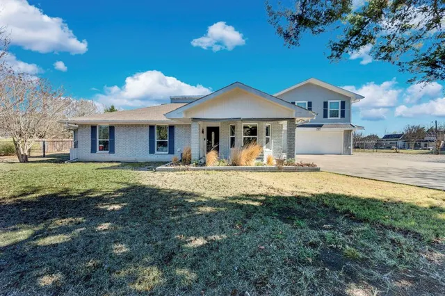 $489,000 | 214 Twin Lakes Drive, Waxahachie, TX 75165