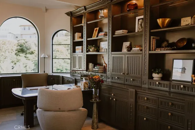 $15,900,000 | 17 Muir Beach Circle, Corona del Mar, CA 92625