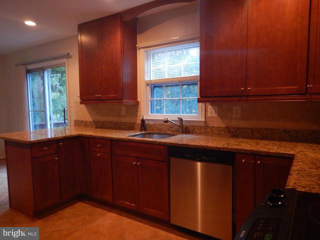 7418 Spring Tree Drive Springfield, VA 22153 - Photo 5 of 30 Kitchen