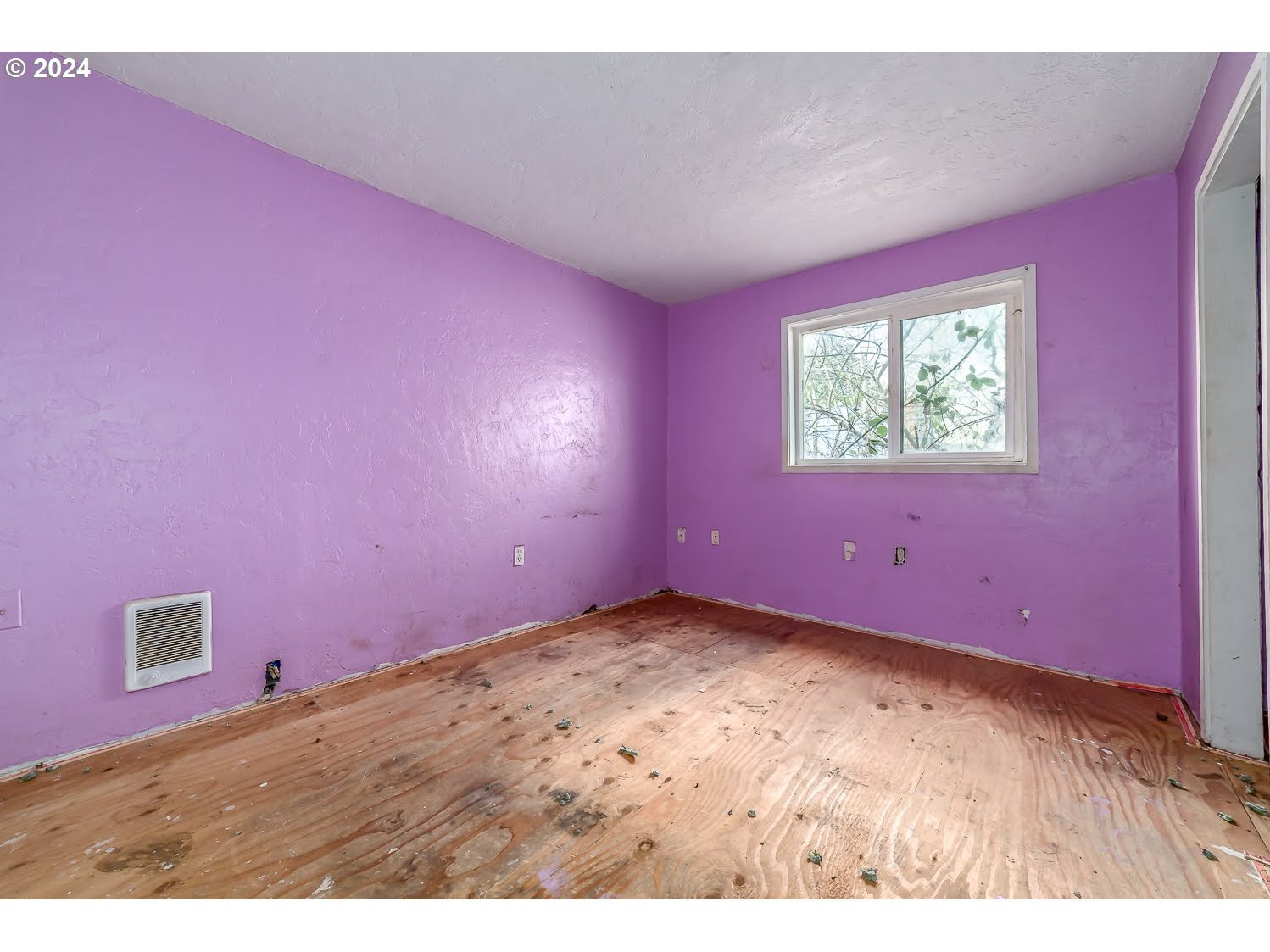 90534 Link Road Eugene, OR 97402 - Photo 12 of 19 a view of an empty room