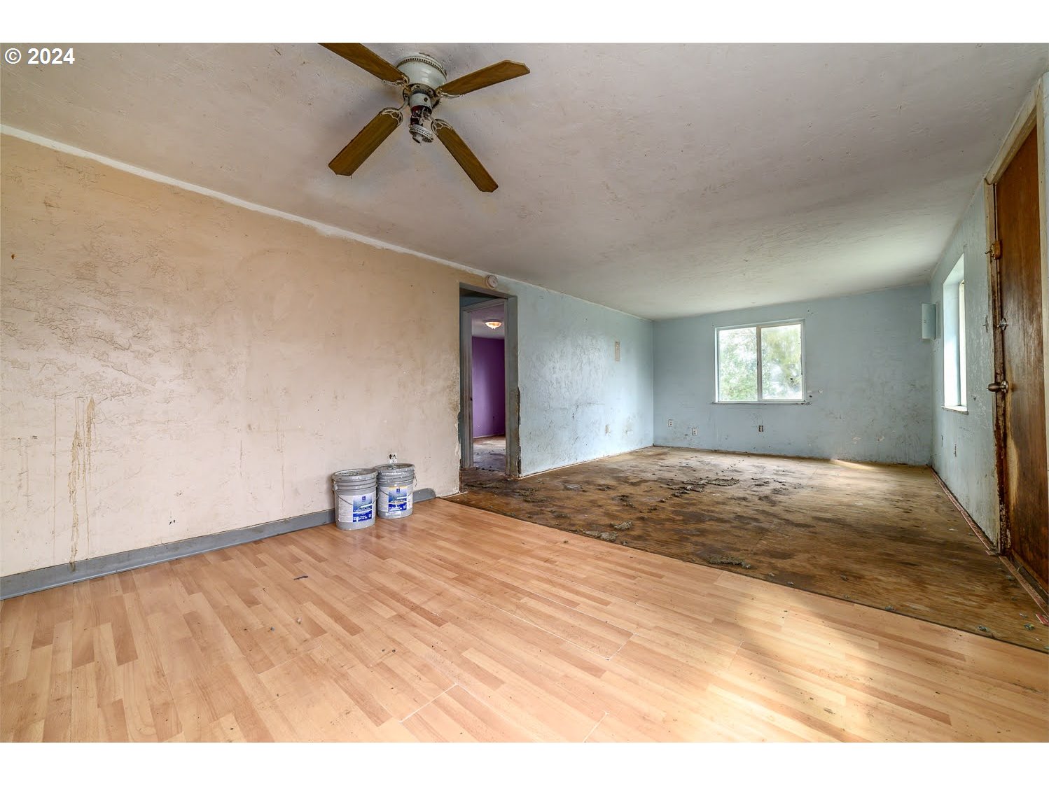 90534 Link Road Eugene, OR 97402 - Photo 4 of 19 a bedroom with a bed and a chandelier